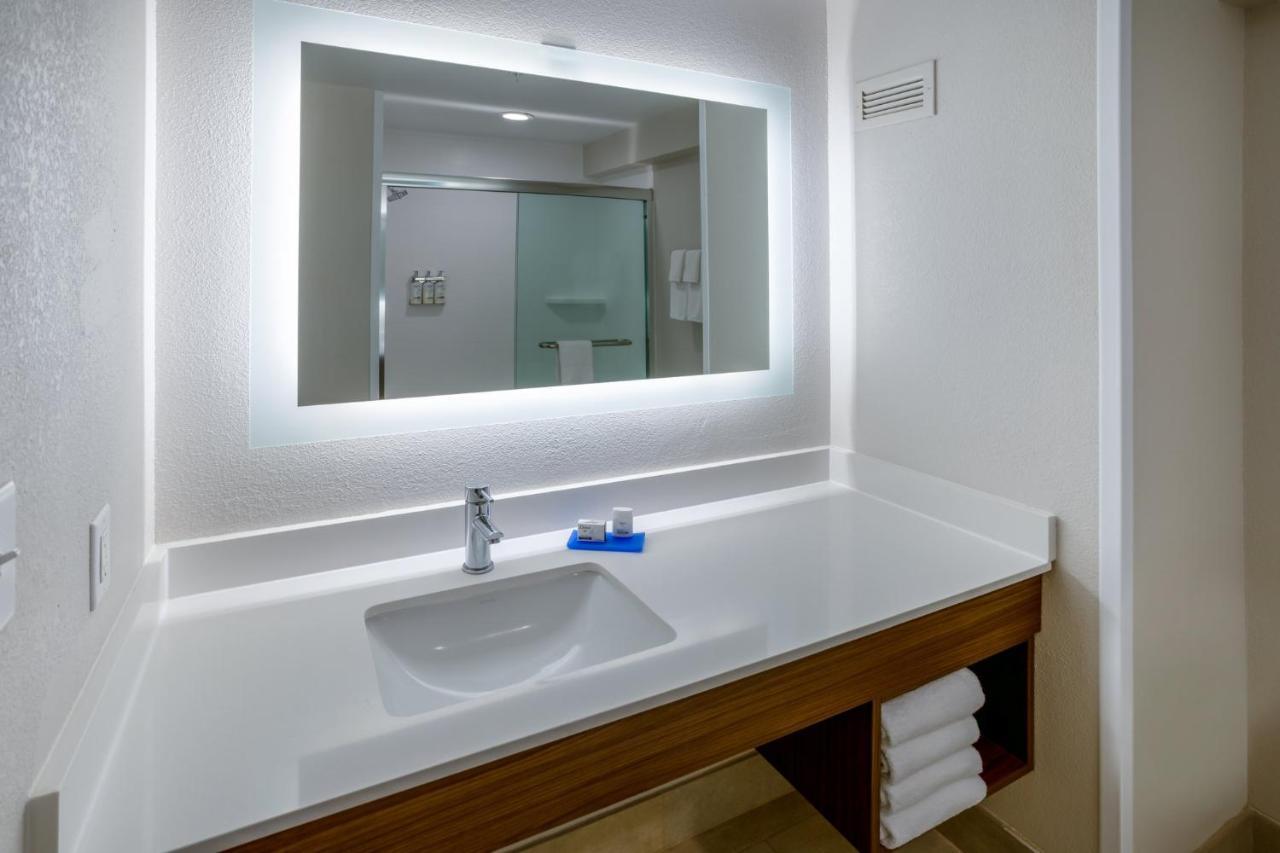 Holiday Inn Express Hotel & Suites Salisbury - Delmar By Ihg Экстерьер фото
